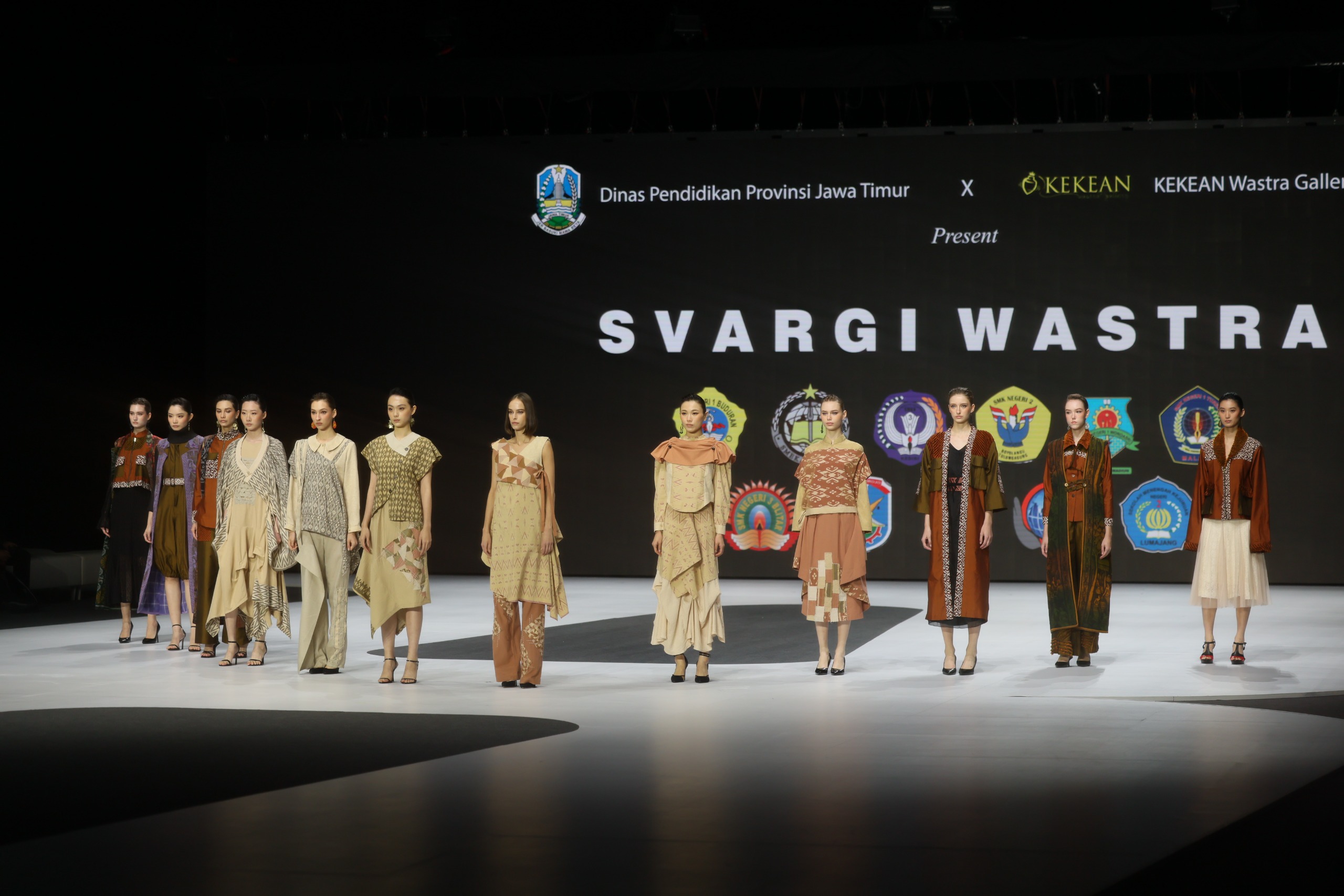 Murid SMK Jatim Tembus Panggung Fashion Dunia, Gubernur Khofifah: Bukti Pendidikan Vokasi Berkelas Global