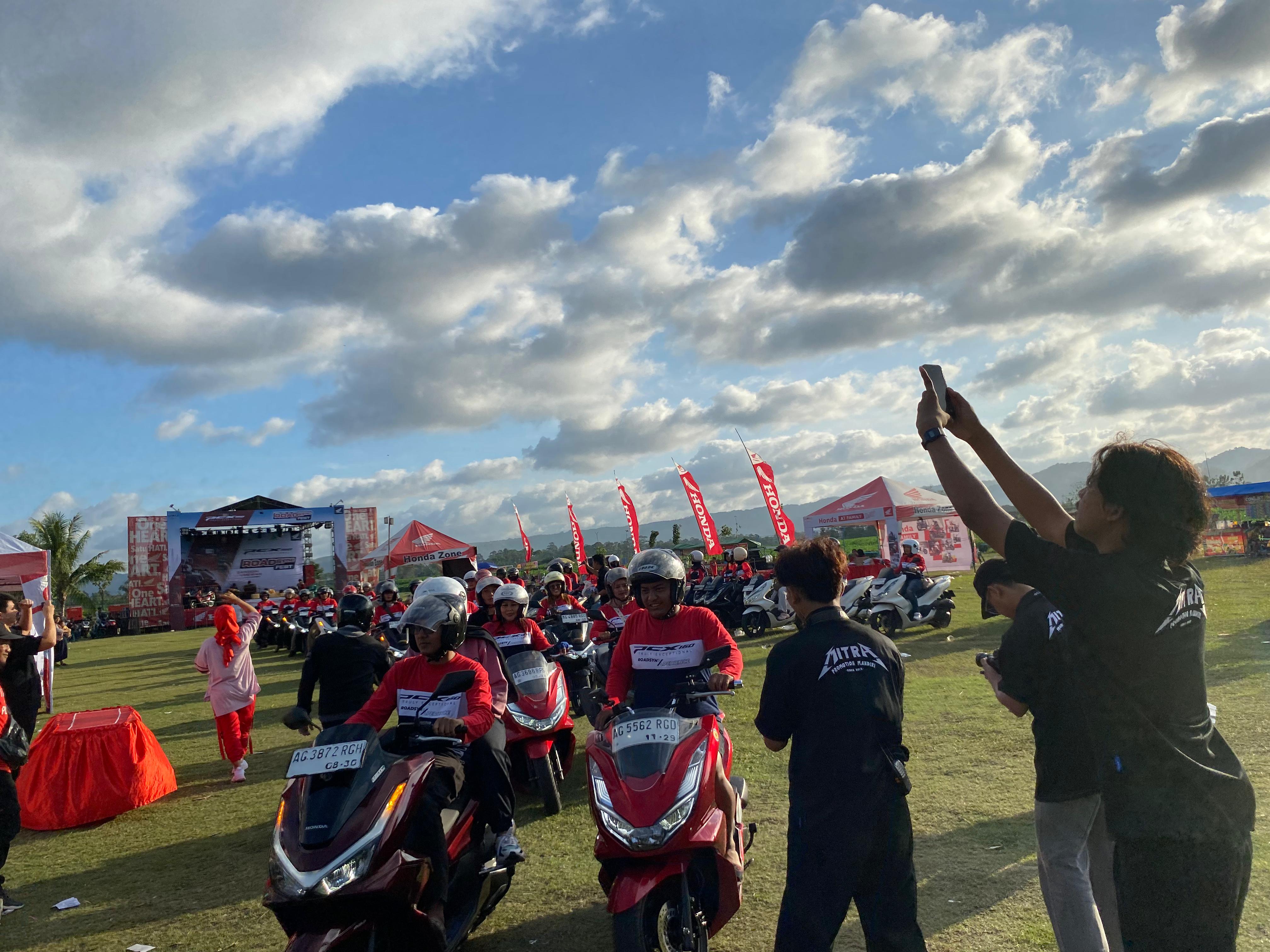 PCX160 Roadsync Fest Tulungagung: Ratusan Konsumen Antusias Ikuti City Rolling dan Riding Test