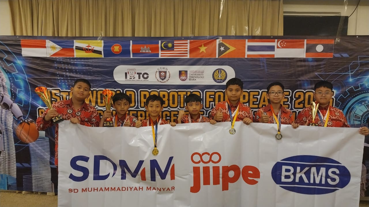 Tim Robotik SDMM Gresik Borong Juara  15th World Robotic for Peace Competition 2025