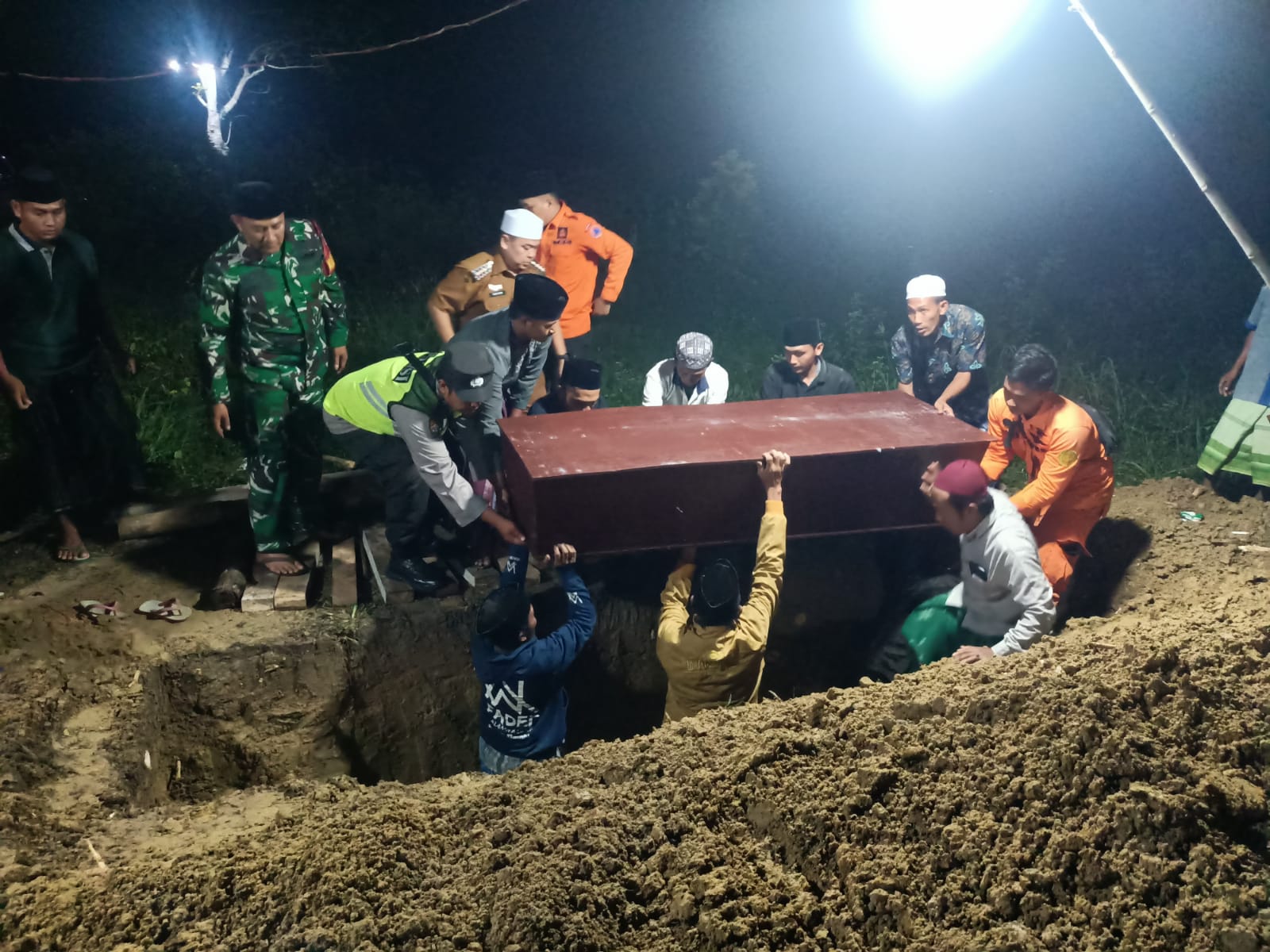 Korban Meninggal Santri Asal Sampang Tertimpa Reruntuhan Bangunan Ponpes Al Khoziny Bertambah