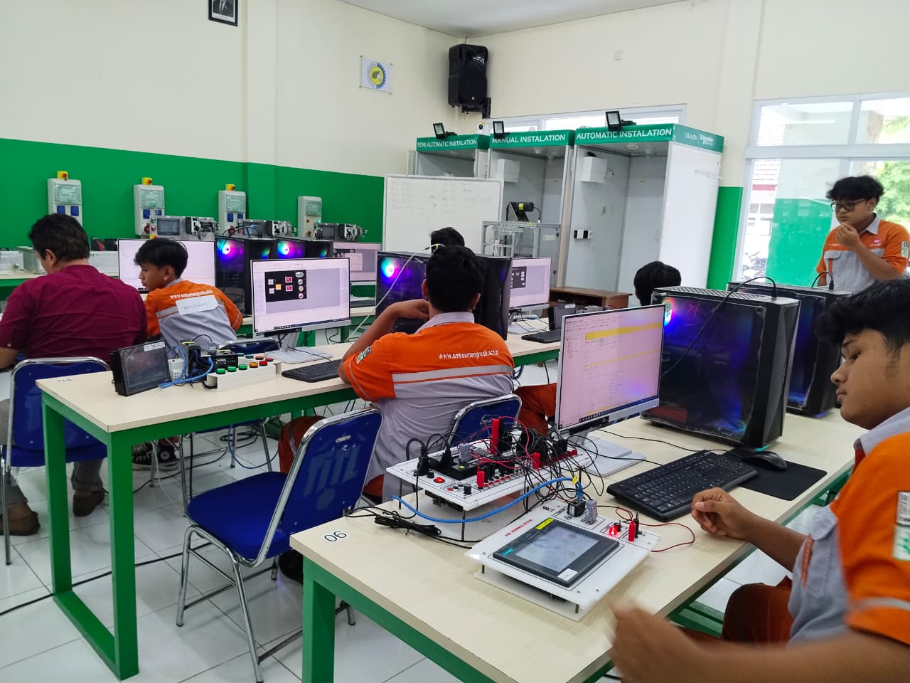 Tembus Standar Industri, SMK Semen Gresik Sertifikasi Semua Siswa Kelas XII dengan BNSP