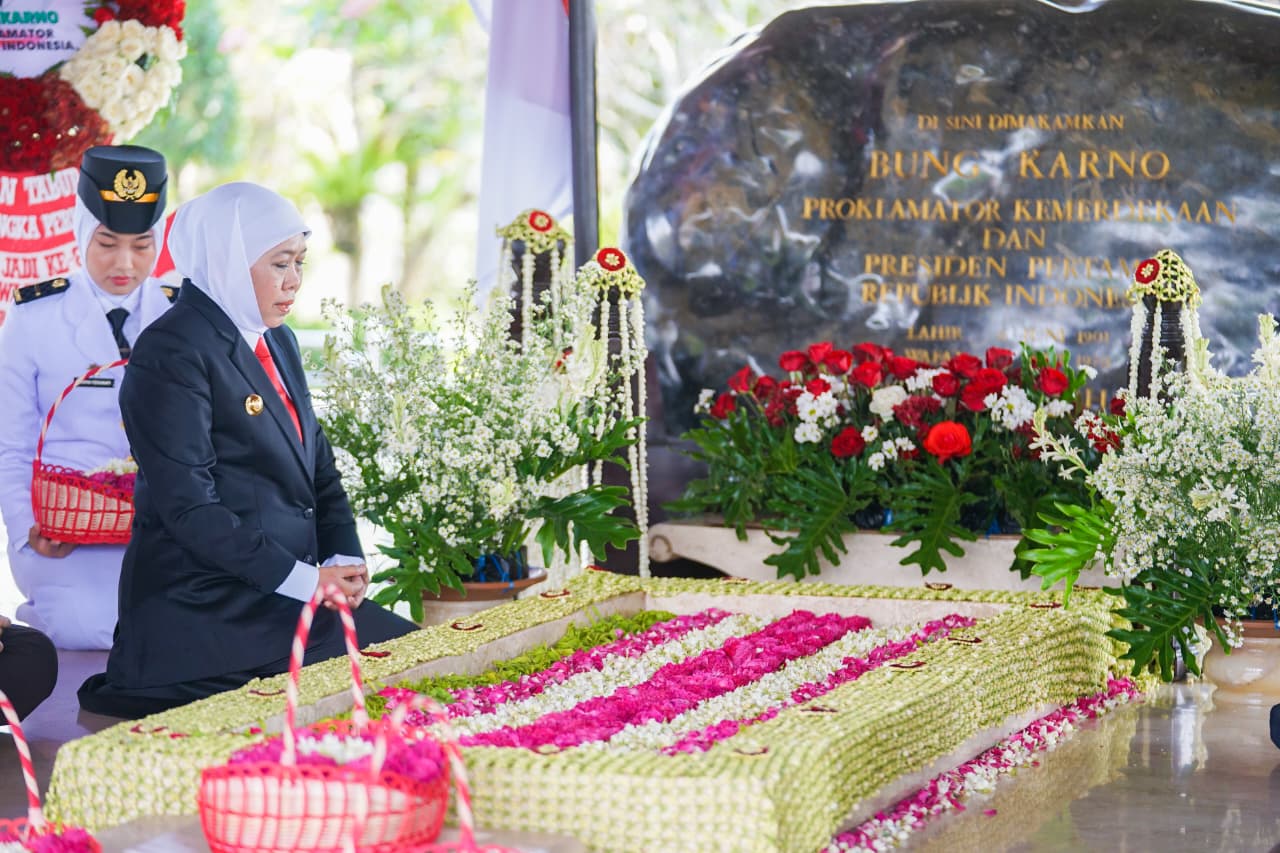 Gubernur Khofifah Pimpin  Ziarah Makam Proklamator RI Jelang Hari Jadi ke-80 Jatim