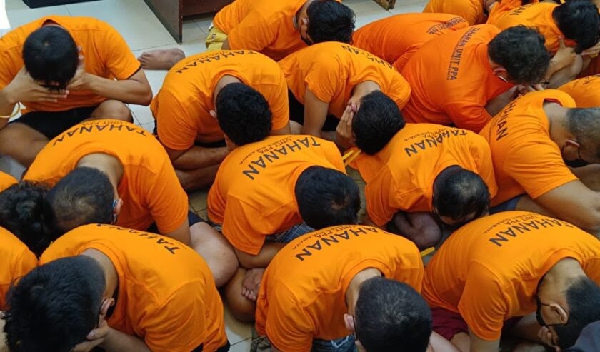 NGERI, 29 Tersangka Pesta Gay di Surabaya Kena HIV/AIDS