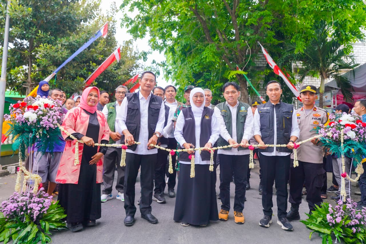 Khofifah Resmikan Jalan Poros Miru-Jugo Lamongan, Padi 10 Ton/Ha Bakal Lebih Lancar Didistribusikan