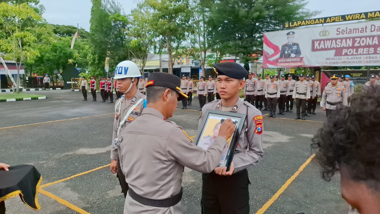 Tegakkan Integritas, Anggota Polres Sampang Diberhentikan Karena Desersi
