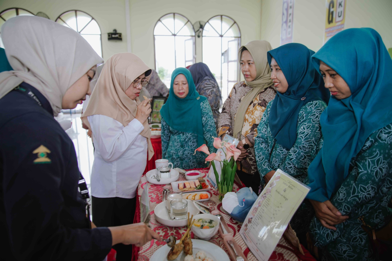 Ibu-ibu di Sekitar Smelter Freeport Belajar Olah Pangan Lokal Jadi MPASI Bergizi
