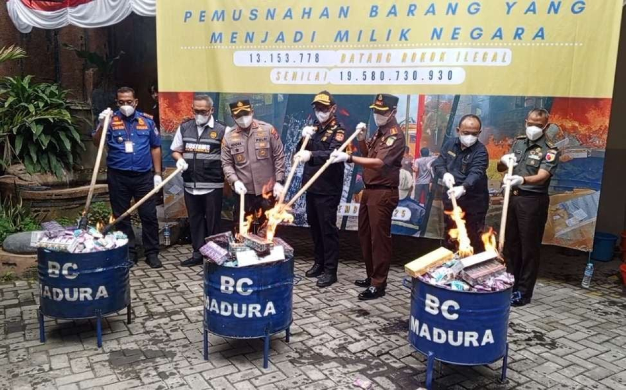 Jembatan Suramadu Jadi Pintu Peredaran Rokok Ilegal