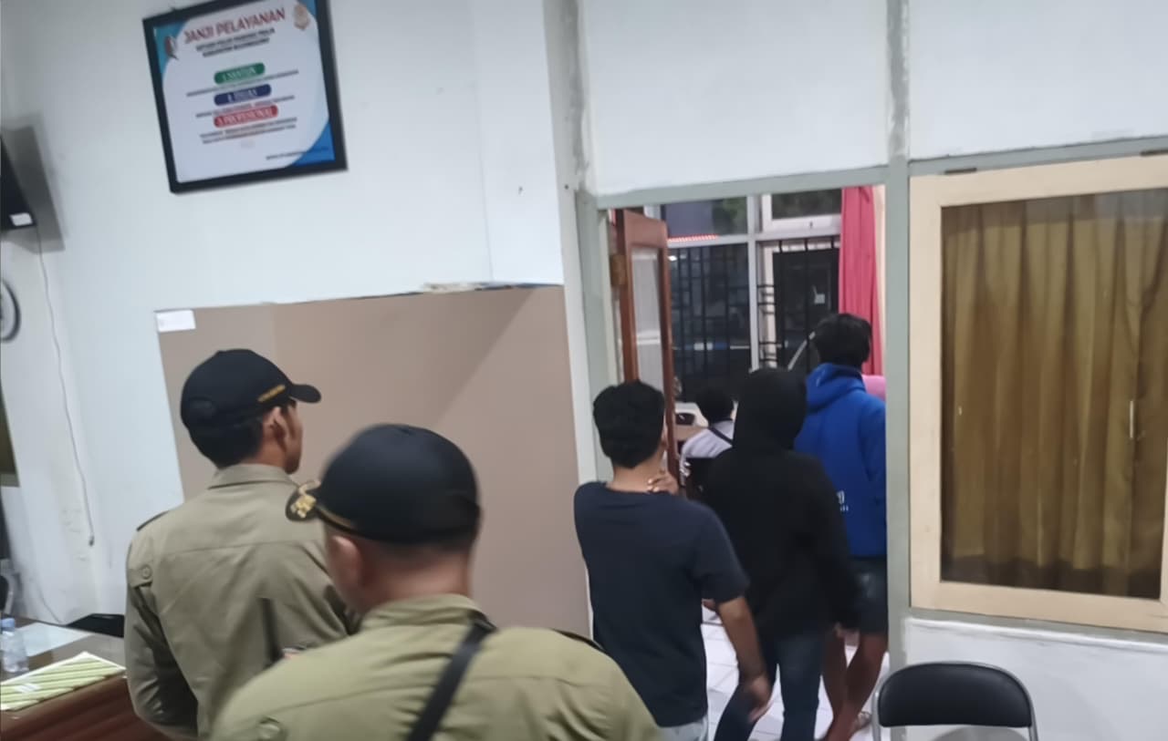 Razia Jelang Nataru, Satpol PP Bojonegoro Amankan Tiga Pasangan Non Suami Istri