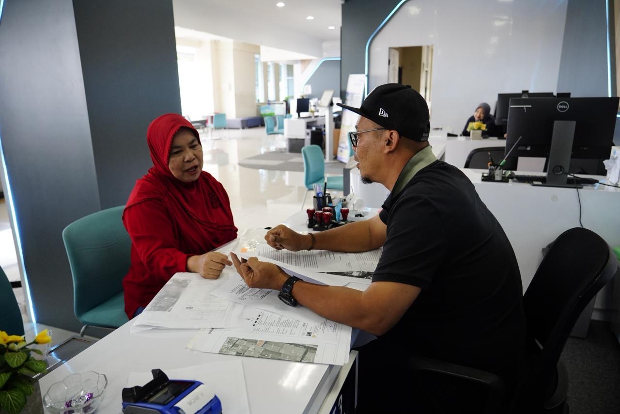 Tetap Melayani di Hari Libur, Masyarakat Serbu Kantor Pertanahan di Hari Pertama Nataru