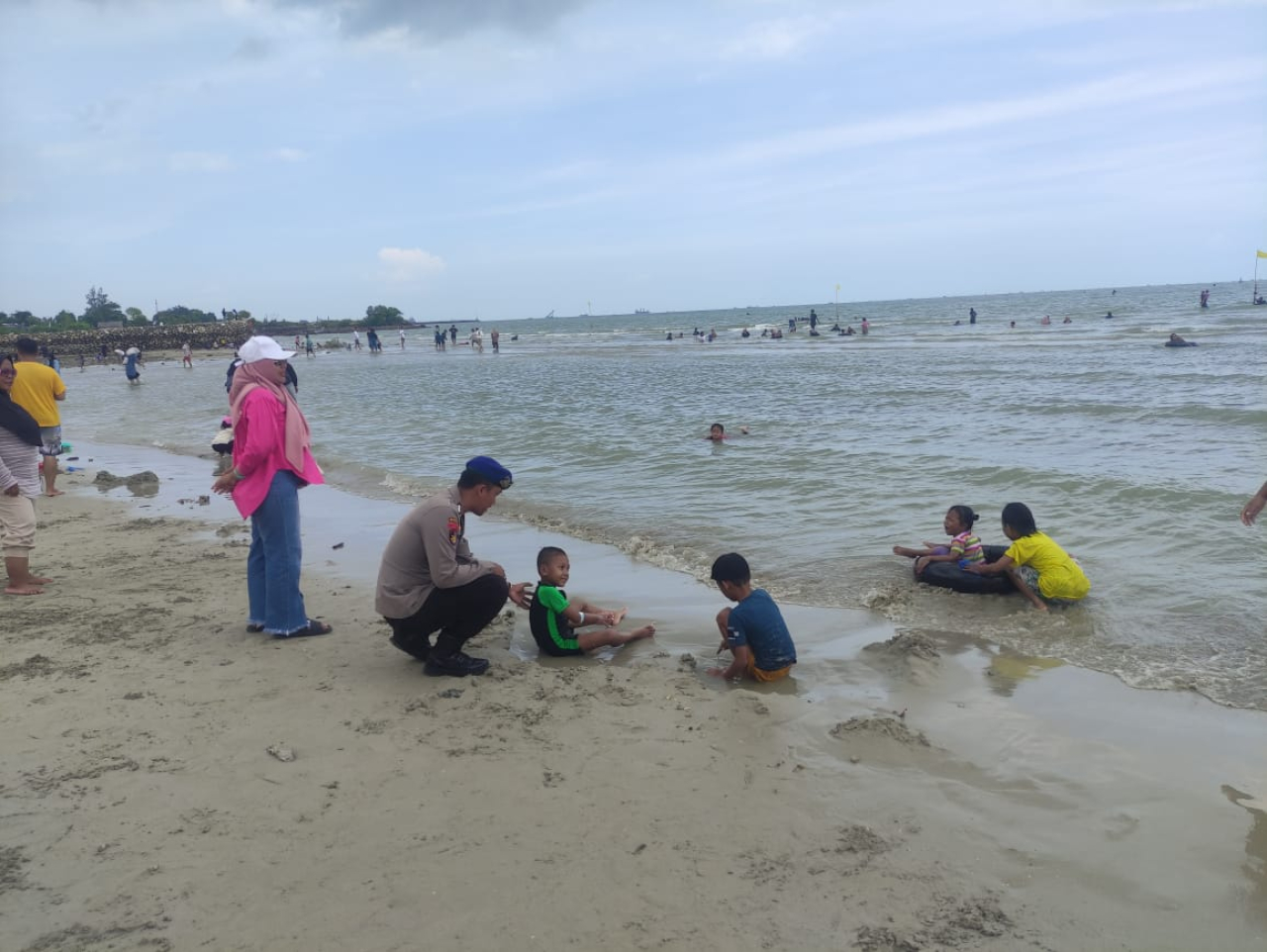 Antisipasi Laka Laut, Satpolair Polres Gresik Perketat Penjagaan di Pantai Dalegan