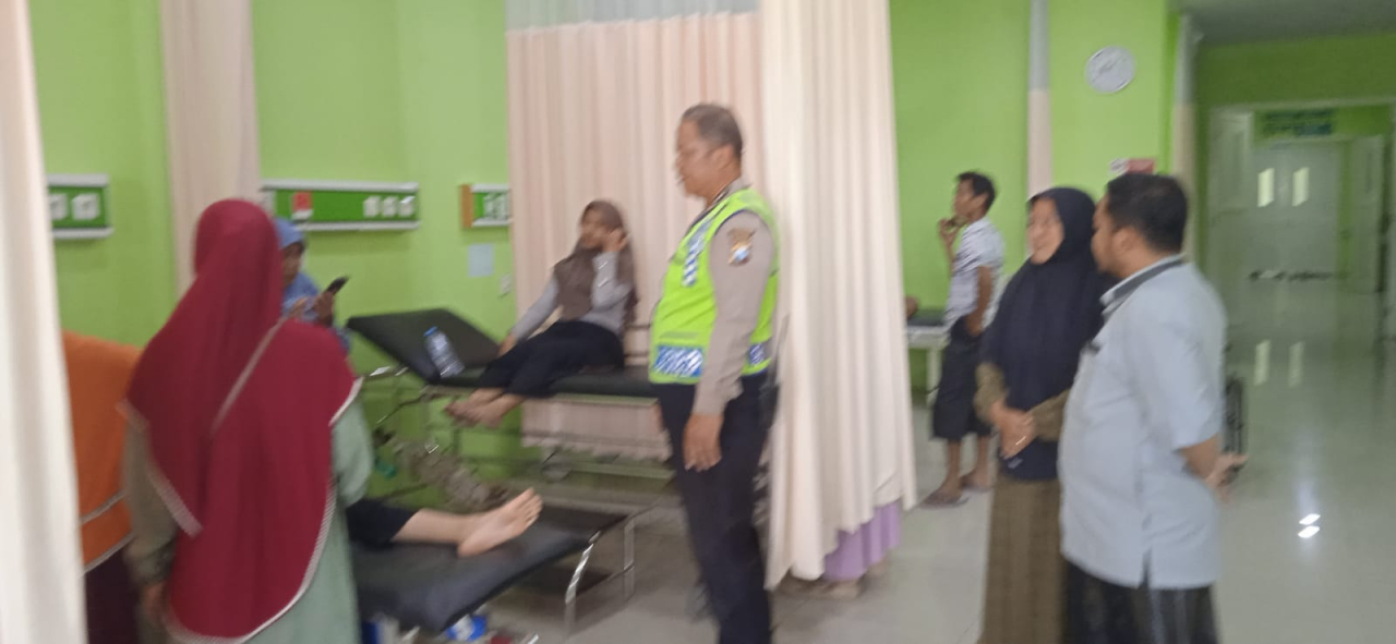 Kecelakaan Lalu Lintas di Jalan Raya Melirang Bungah Gresik, Satu Korban Alami Patah Tulang