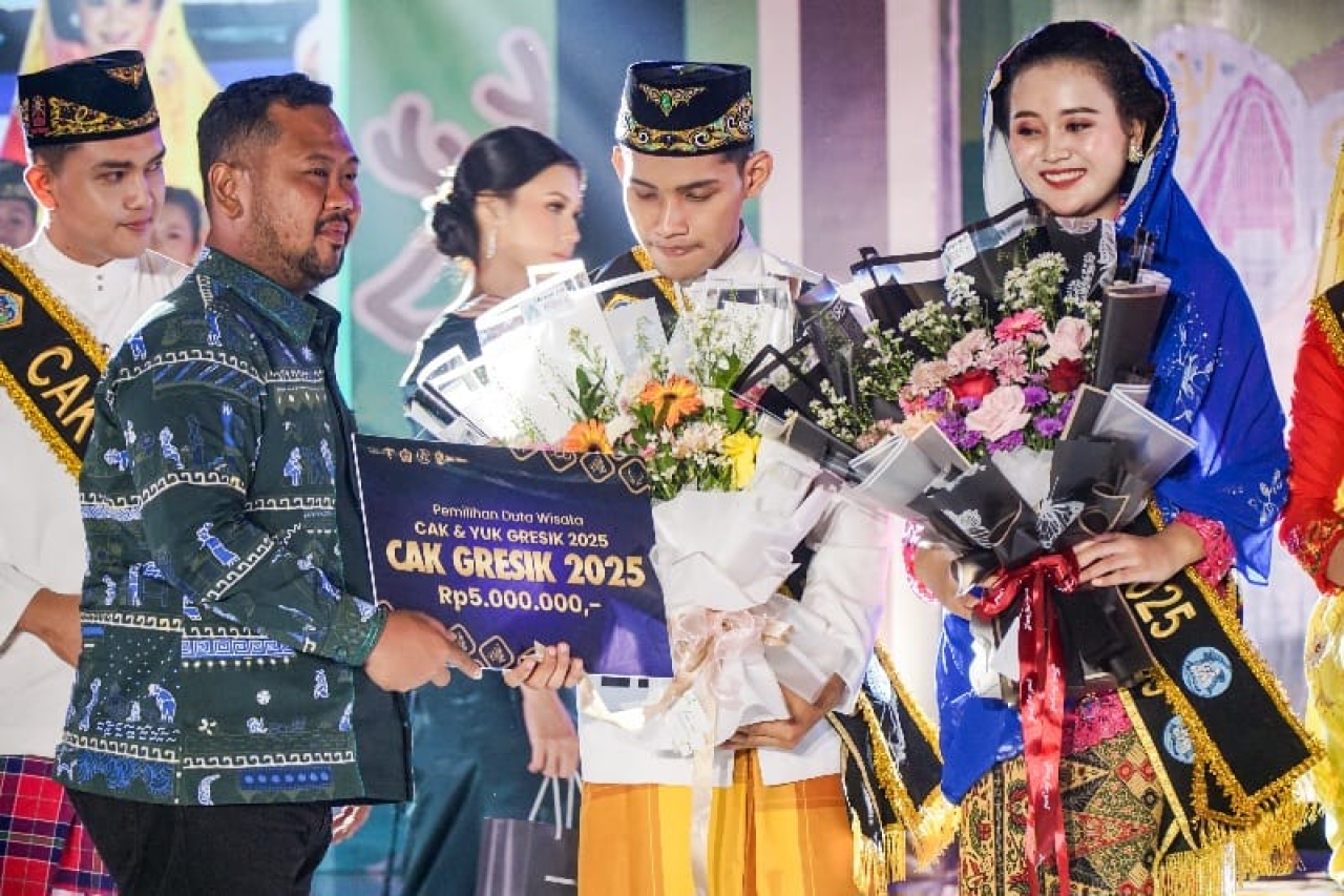 Cak Arsya dan Yuk Nadia Dinobatkan sebagai Cak Yuk Gresik 2025