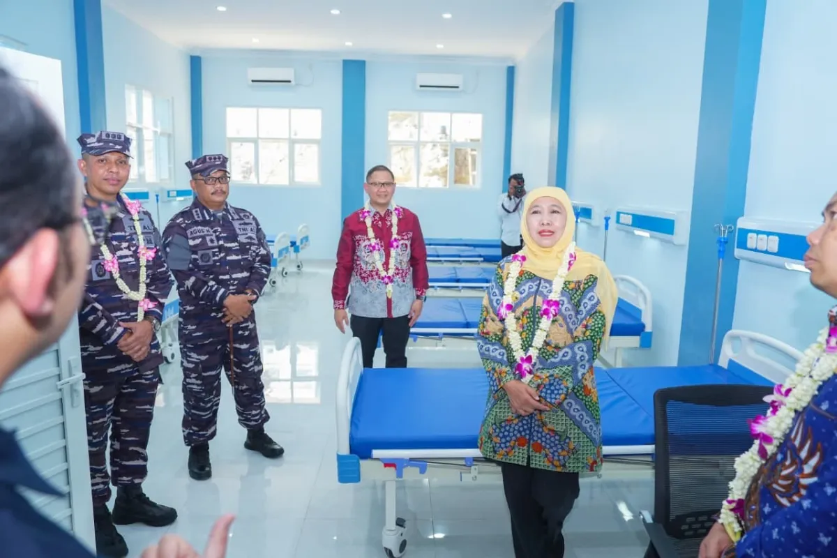 Gubernur Khofifah Resmikan Enam Fasilitas SMAN Taruna Nala dan Beri Penghargaan Siswa Berprestasi Internasional