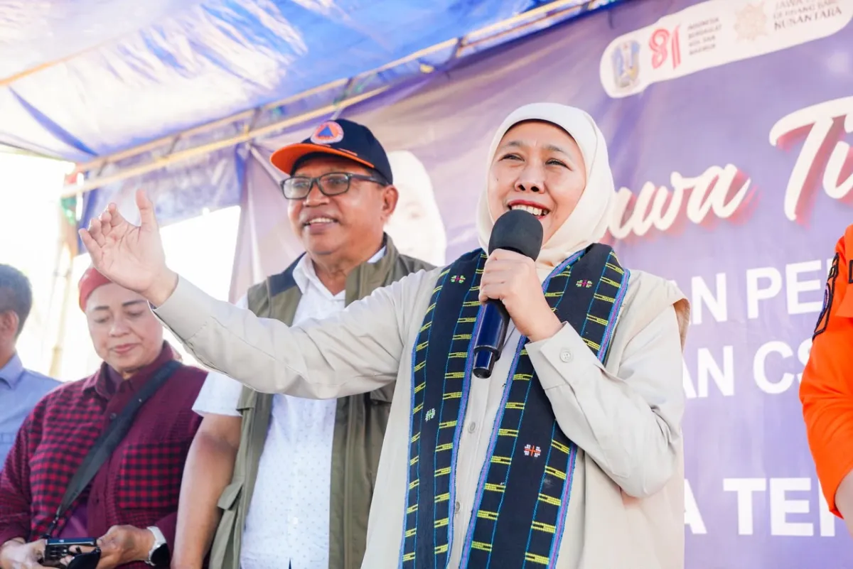 Gubernur Khofifah Hadir Langsung Menguatkan Warga Terdampak Gempa NTT di Pengungsian Benteng Jawa Manggarai Timur