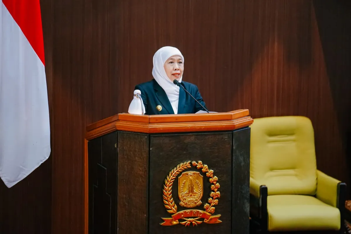 Gubernur Khofifah Sampaikan Nota Penjelasan Dua Raperda Strategis di DPRD Jatim