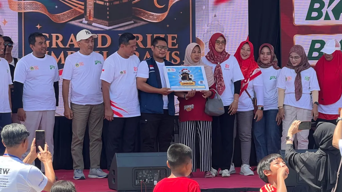 Dapat Hadiah Umrah Gratis, Tangis Haru Warga Yosowilangun Pecah di Jalan Sehat HUT ke-81 RI