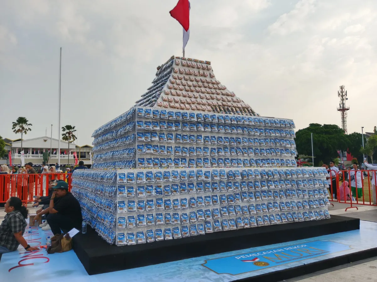 Jember Pecahkan Dua Rekor MURI Lewat Kirab 527 Ancak Agung dan Gunungan 1.600 Suwar-suwir
