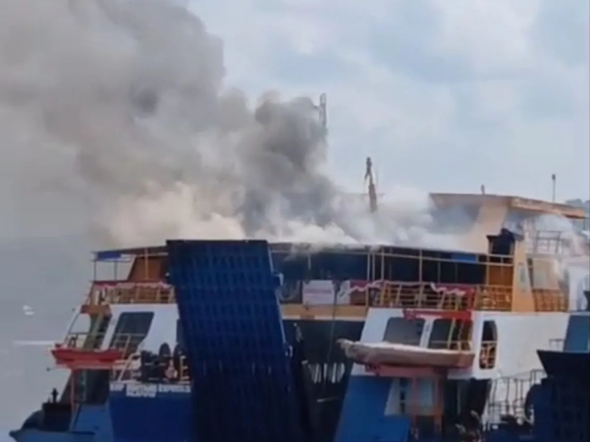 KMP Bontang di Perairan Ketapang Banyuwangi Terbakar  Saat Lego Jangkar