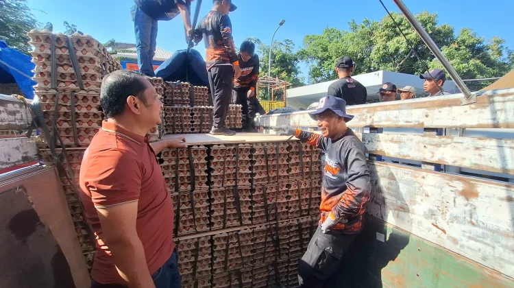 BPBD Jatim Kirim Bantuan 8,7 Ton Telur Ayam dari Peternak Blitar ke NTT