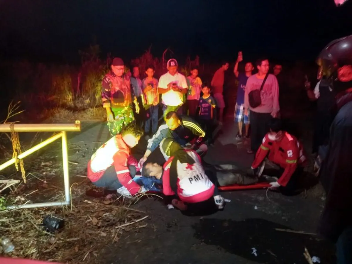 Pria Malang Dibacok Dua OTK di Lahan Kosong Kedungkandang