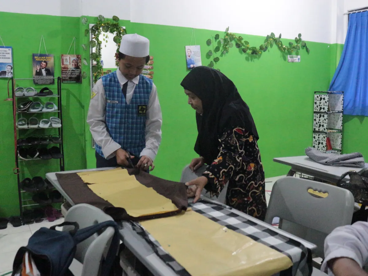 Tumbuhkan Jiwa Wirausaha Sejak Dini, SMP YIMI Gresik Gelar Entrepreneur Event 'Founder Insight' Bareng Mutiara Modes