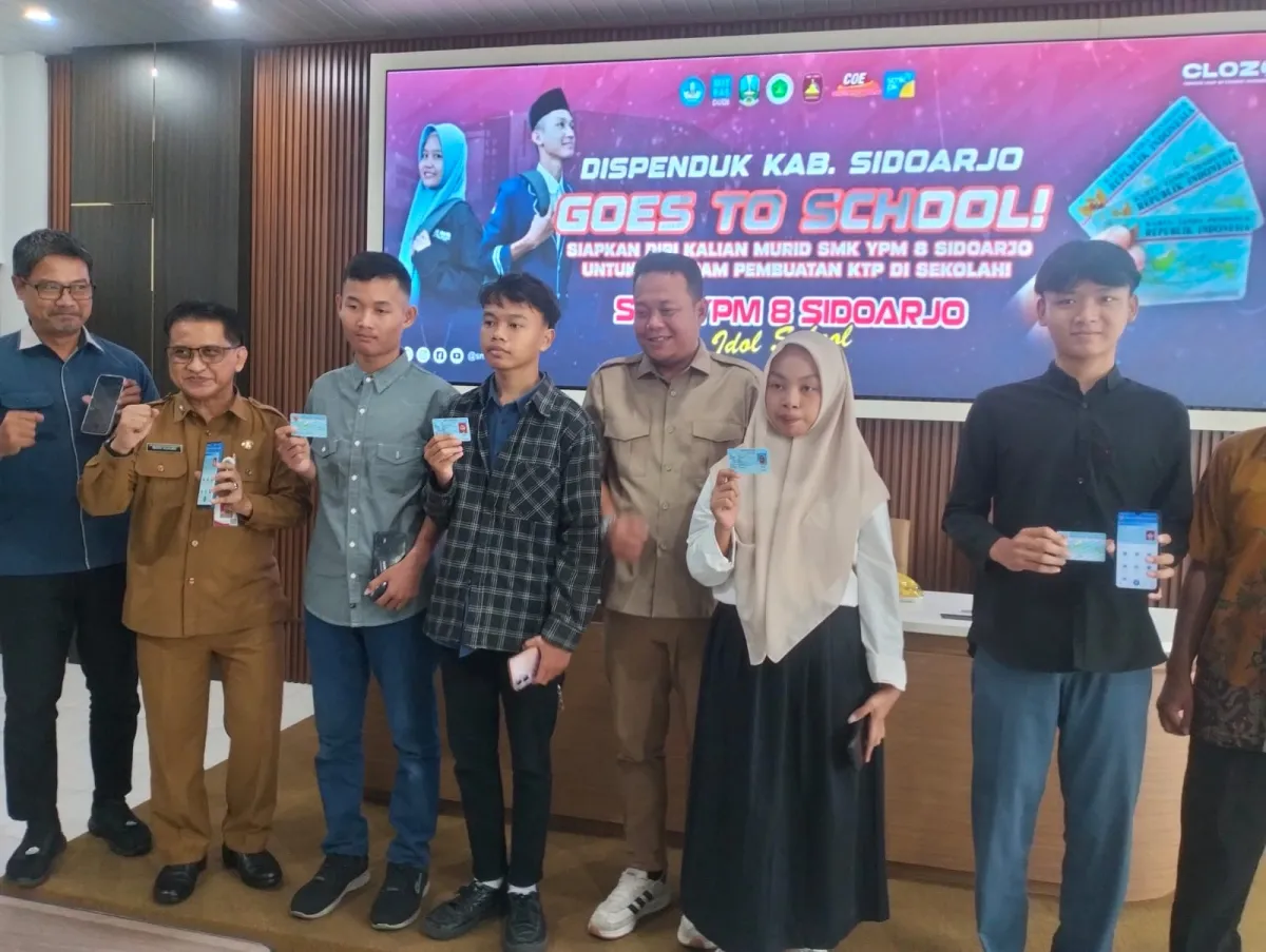 Jemput Bola Pemilih Pemula: Dispendukcapil Sidoarjo Sasar 170 Siswa SMK YPM 8 untuk Perekaman e-KTP
