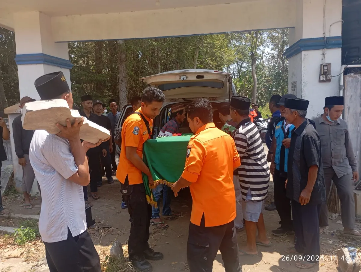 Setelah Pencarian 12 Hari, Jenazah Mahmud Sahudi Korban KM Virgo Transport 8 Tiba di Rumah Duka Jember