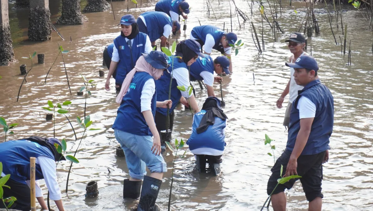 SIG Libatkan Relawan BUMN Perkuat Pelestarian Ekosistem Pantai Bahak Probolinggo