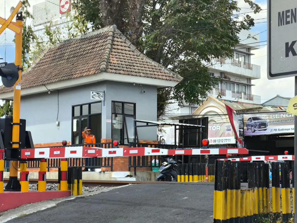 Palang Perlintasan Kereta Api 154 Jember Diduga Tak Menutup Saat Kereta Melintas, Petugas Dishub Diberi Surat Peringatan