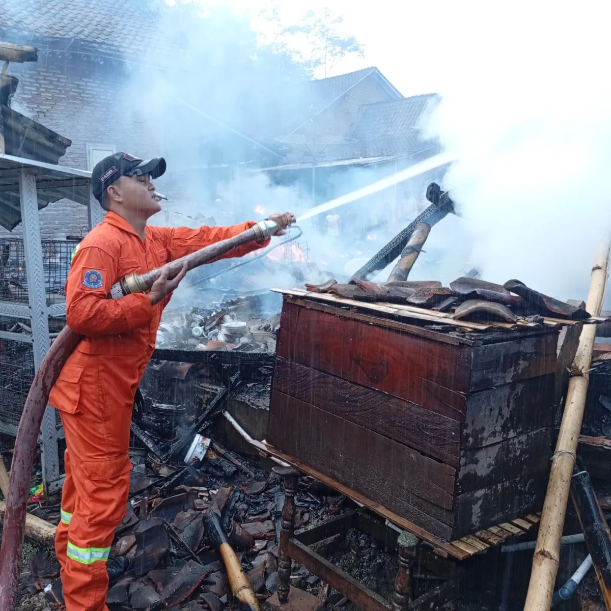 Dua Rumah Terbakar di Jember Saat Pemilik Jemur Tembakau, Satu Orang Luka Bakar