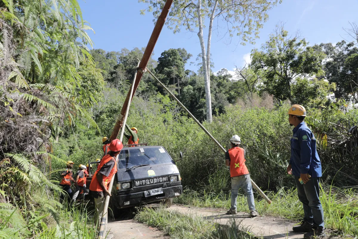 Listrik PLN 24 Jam Masuk Desa Patialo, Anak-anak Tak Lagi Belajar dengan Lampu Teplok