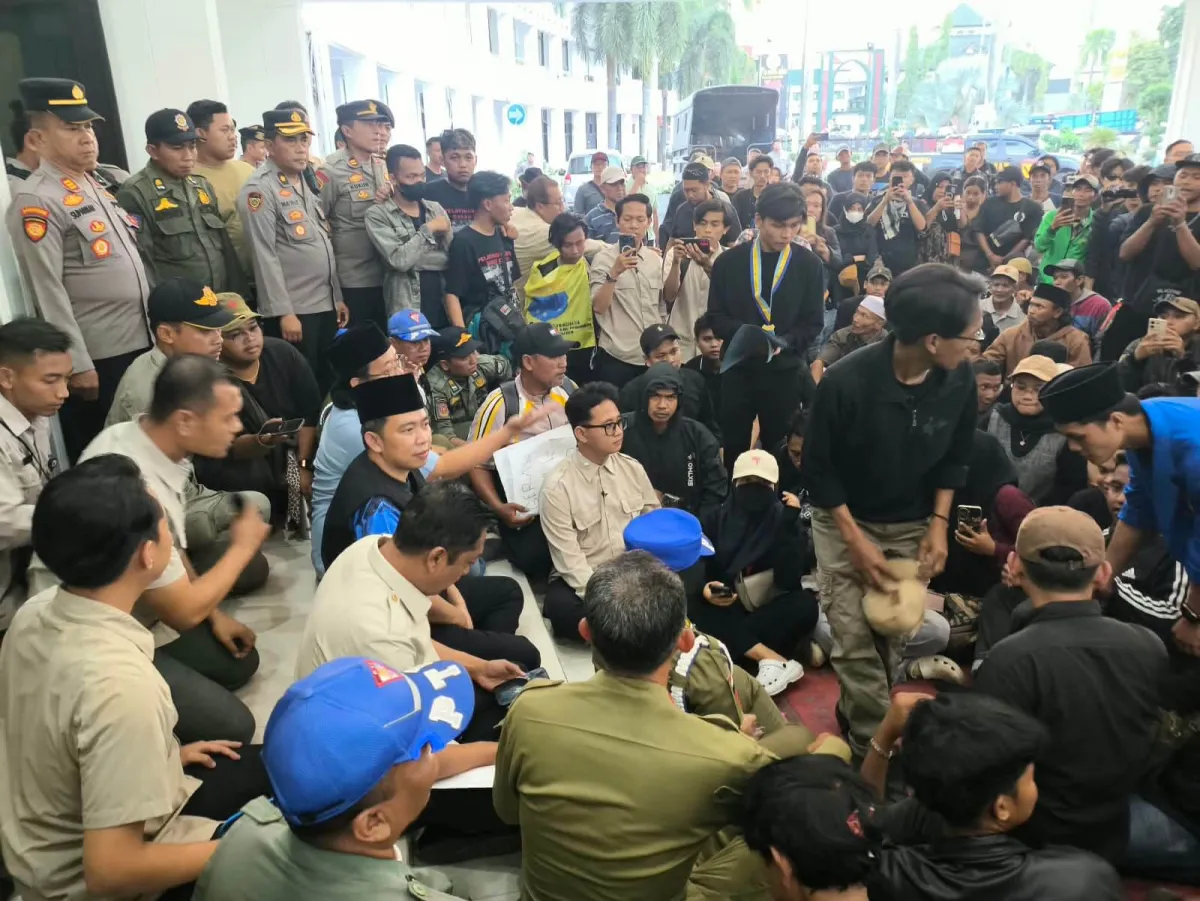 Ratusan Warga dan PMII di Pemkab Jember, Bupati Fawait Janjikan Tim Gabungan Bahas Konflik Lahan Silo