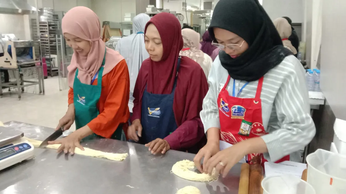 Bogasari Baking Center Latih 25 Warga Tambaksari, Dorong Pengembangan UKM Kuliner