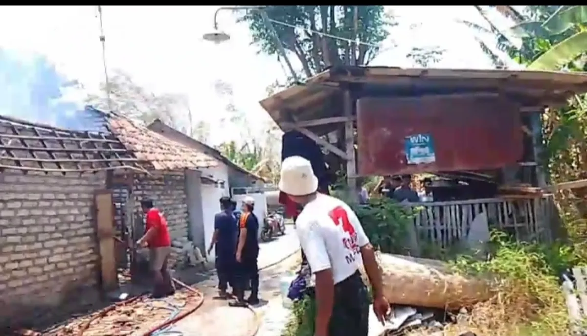 Kebakaran Rumah di Sampang Diduga Pemilik Lupa Matikan Kompor Gas