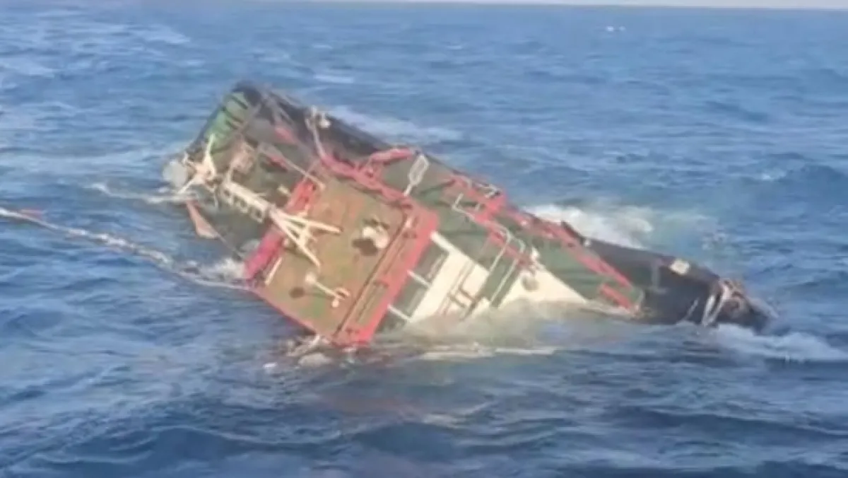 Dihantam Gelombang 2,5 Meter, Tugboat Tenggelam di Bawean, 8 ABK Selamat