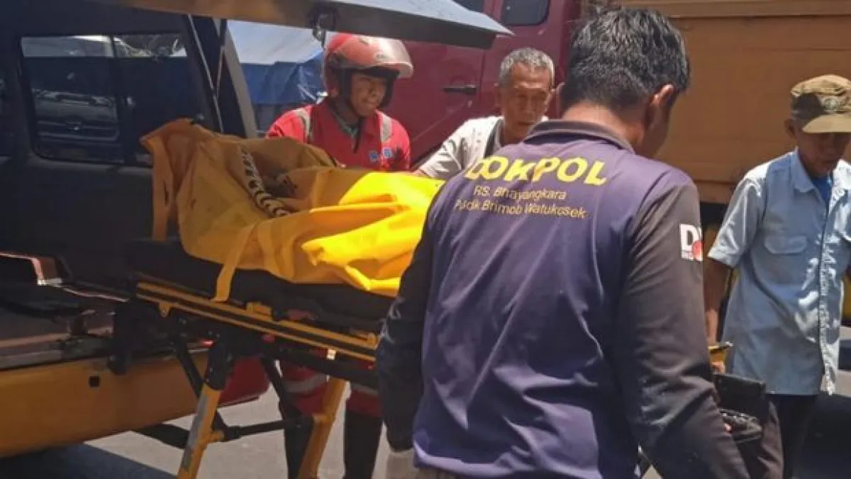 NMAX Terjatuh Terlindas Truk di Pasuruan,  Tiga Pengendara Tewas di TKP