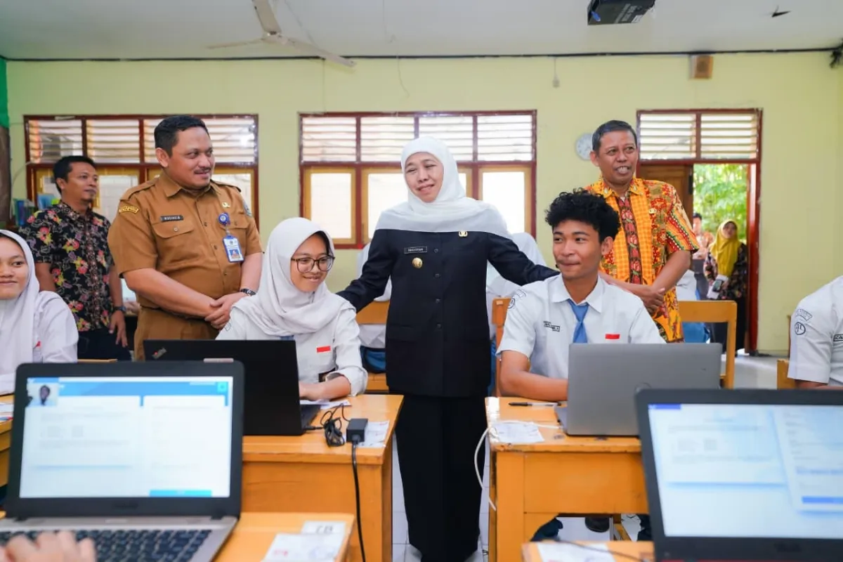 Gubernur Khofifah Doakan 438.126 Murid Jatim Hadapi TKA, Pesankan Tetap Tenang dan Percaya Diri
