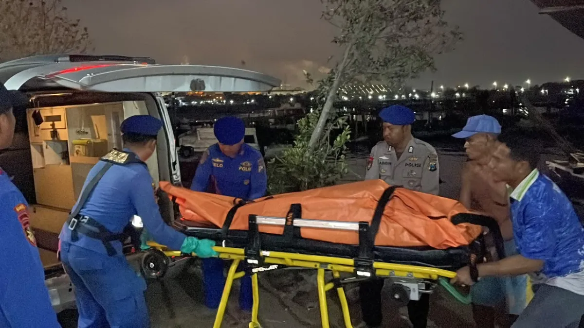 Nelayan Temukan Jasad Pria Mengapung di Perairan Mengare Gresik