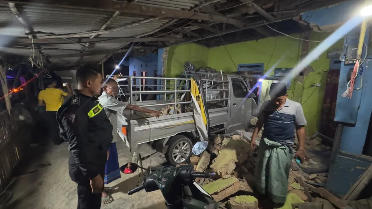 Pikap Tabrak Rumah di Jrengik Sampang, Pemilik Rumah Luka Berat