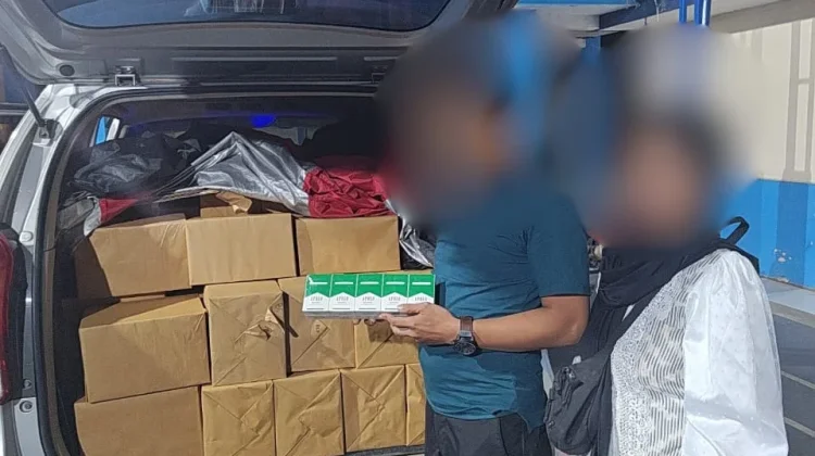 Bea Cukai Malang Sita 105.200 Batang Rokok Ilegal di Jalan Raya Gadang