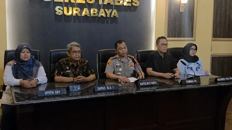 Kapolrestabes Surabaya, Kombes Pol Luthfie Sulistiawan menjelaskan kronologis kejadian