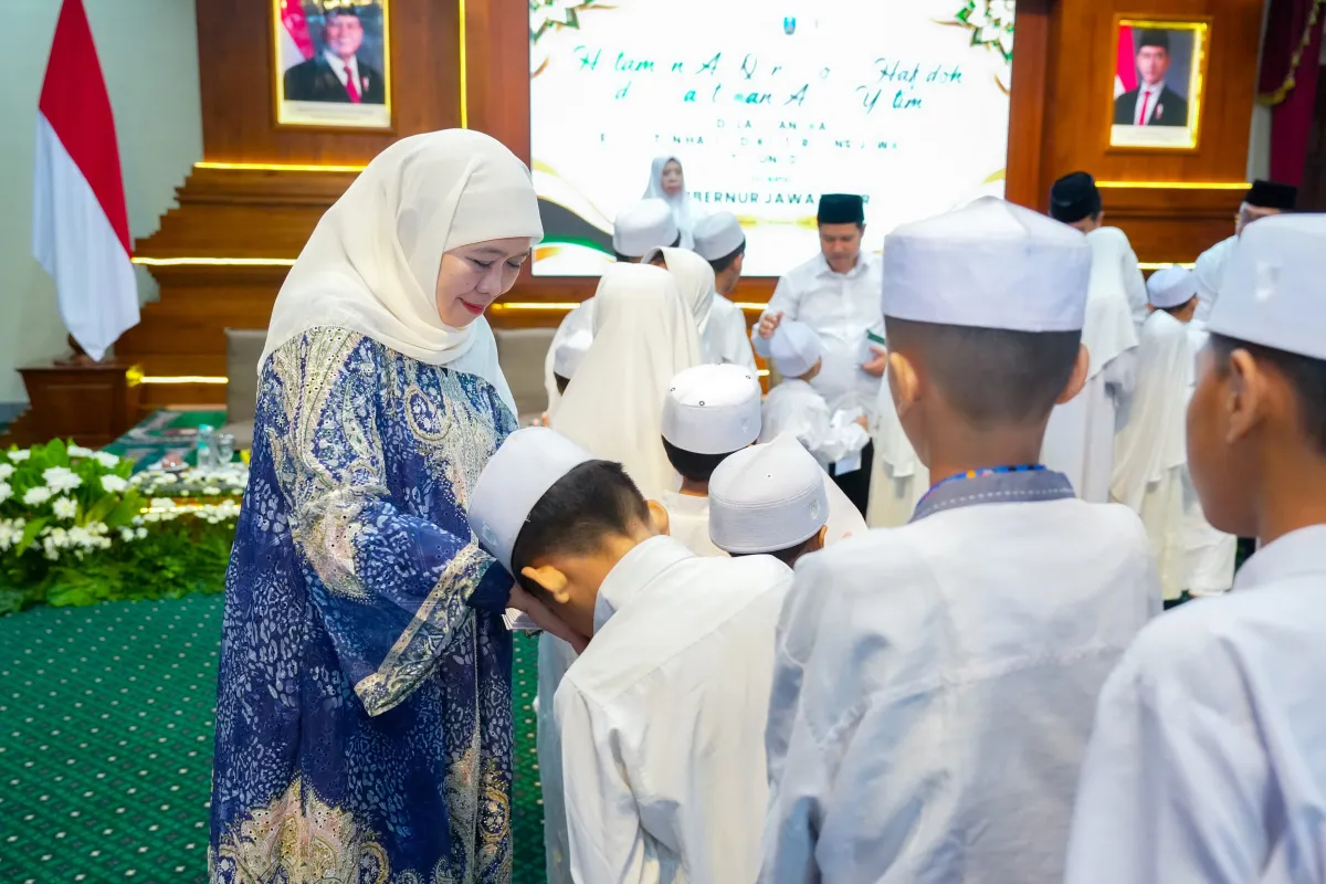 Gubernur Khofifah Gelar Khataman Al-Qur’an dan Santuni 81 Anak Yatim di Grahadi