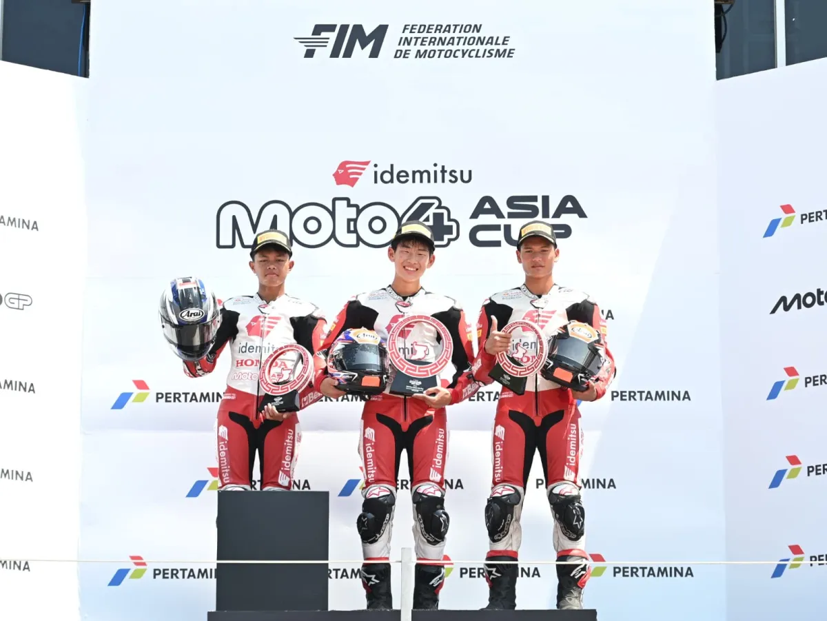 Pebalap AHM Bintang dan Resky Sukses Naik Podium Moto4 Asia Cup