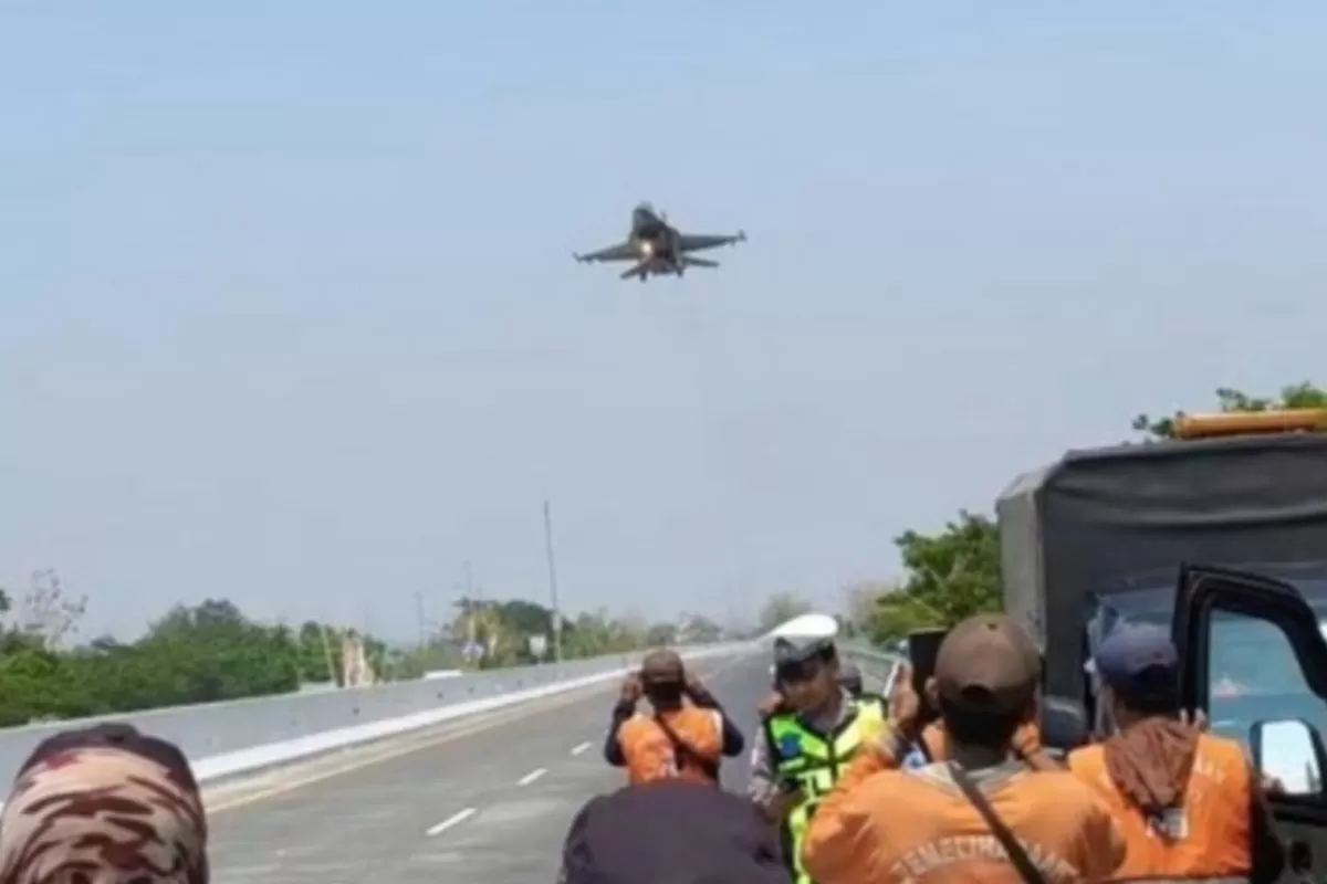 Hari Ini Pesawat Tempur Serbu Tol Paspro Uji Coba Pendaratan