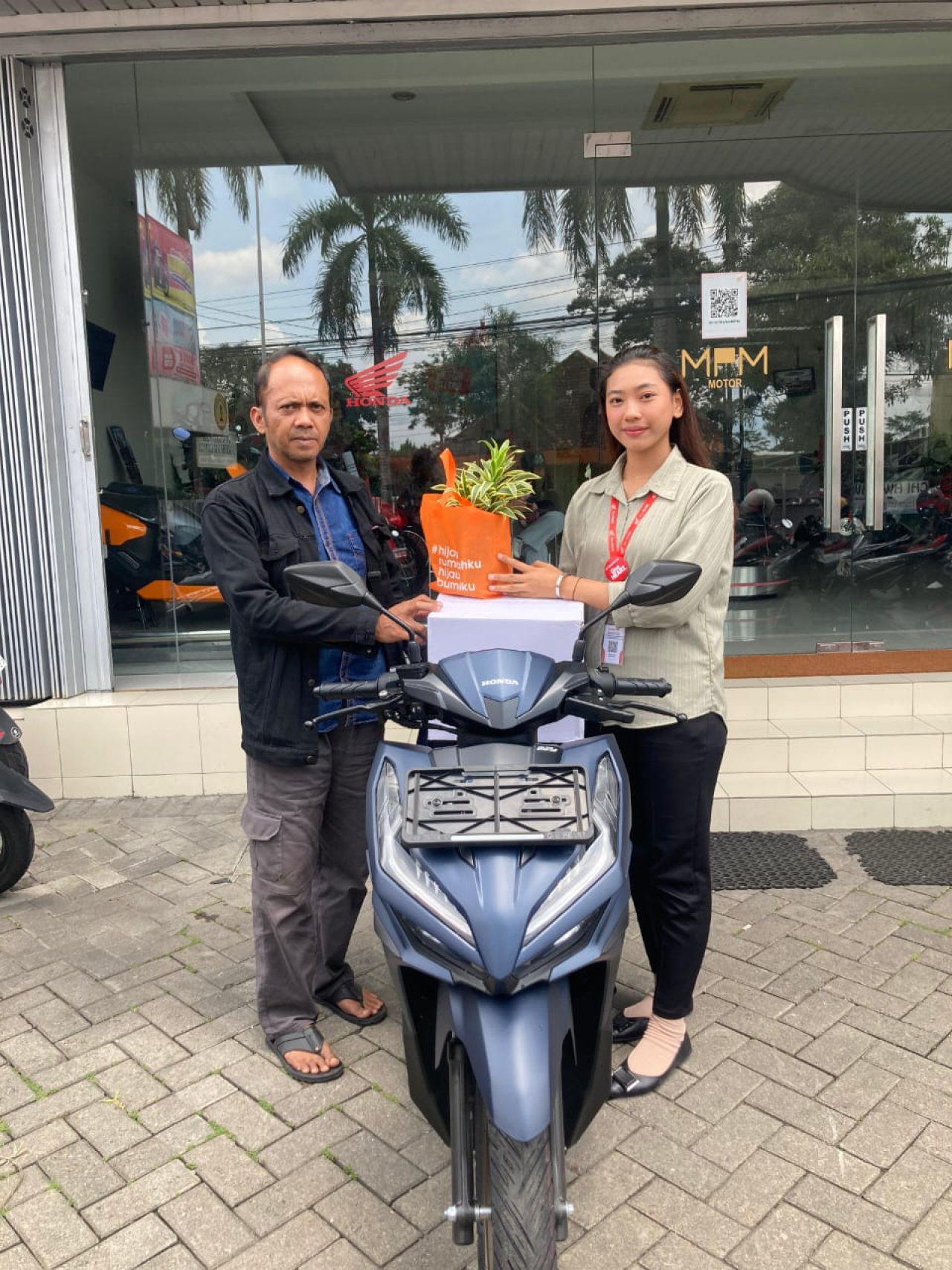 Sinergi Bagi Negeri: MPM Honda Jatim Salurkan 18.440 Bibit Bunga Lewat Program One Sales One Seed