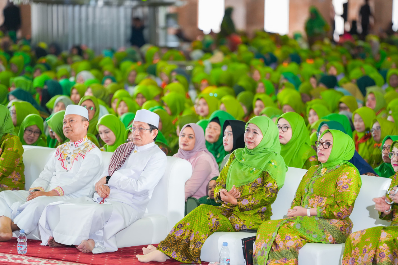 Muslimat NU Padati Istiqlal, Khofifah dan Menag Nasaruddin Gaungkan Gerakan Minal Masjid Ilal Masjid
