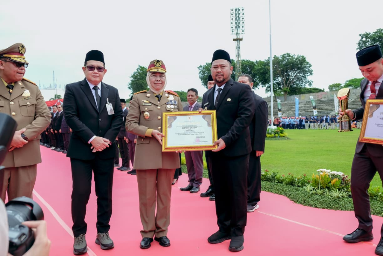 Bupati Gresik Sabet Penghargaan Pembina K3 Terbaik II Jawa Timur