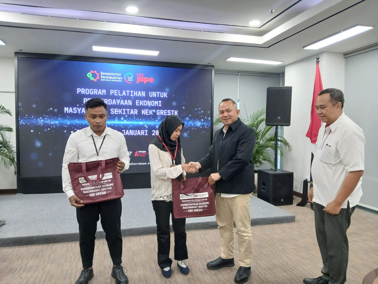 PT BKMS Gelar Program Pelatihan untuk Pemberdayaan Ekonomi Masyarakat Sekitar KEK Gresik