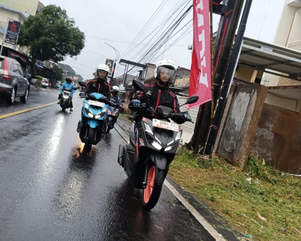 Berkendara Aman Saat Hujan di Malang Raya, MPM Honda Jatim Ajak Masyarakat #Cari_Aman