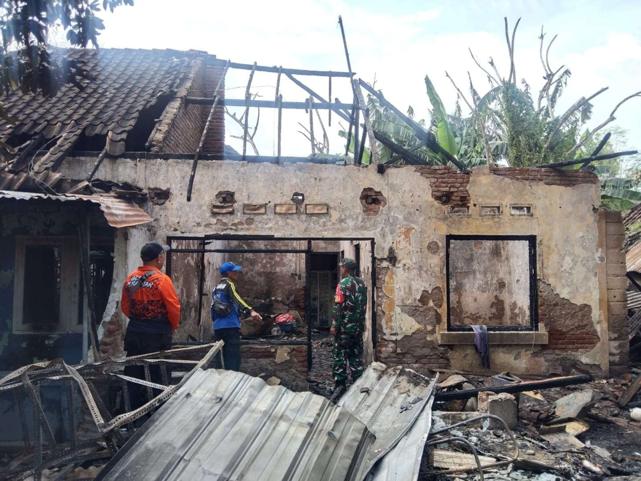 Dua Rumah di perumahan PG Asembagus Situbondo Dilarang Api